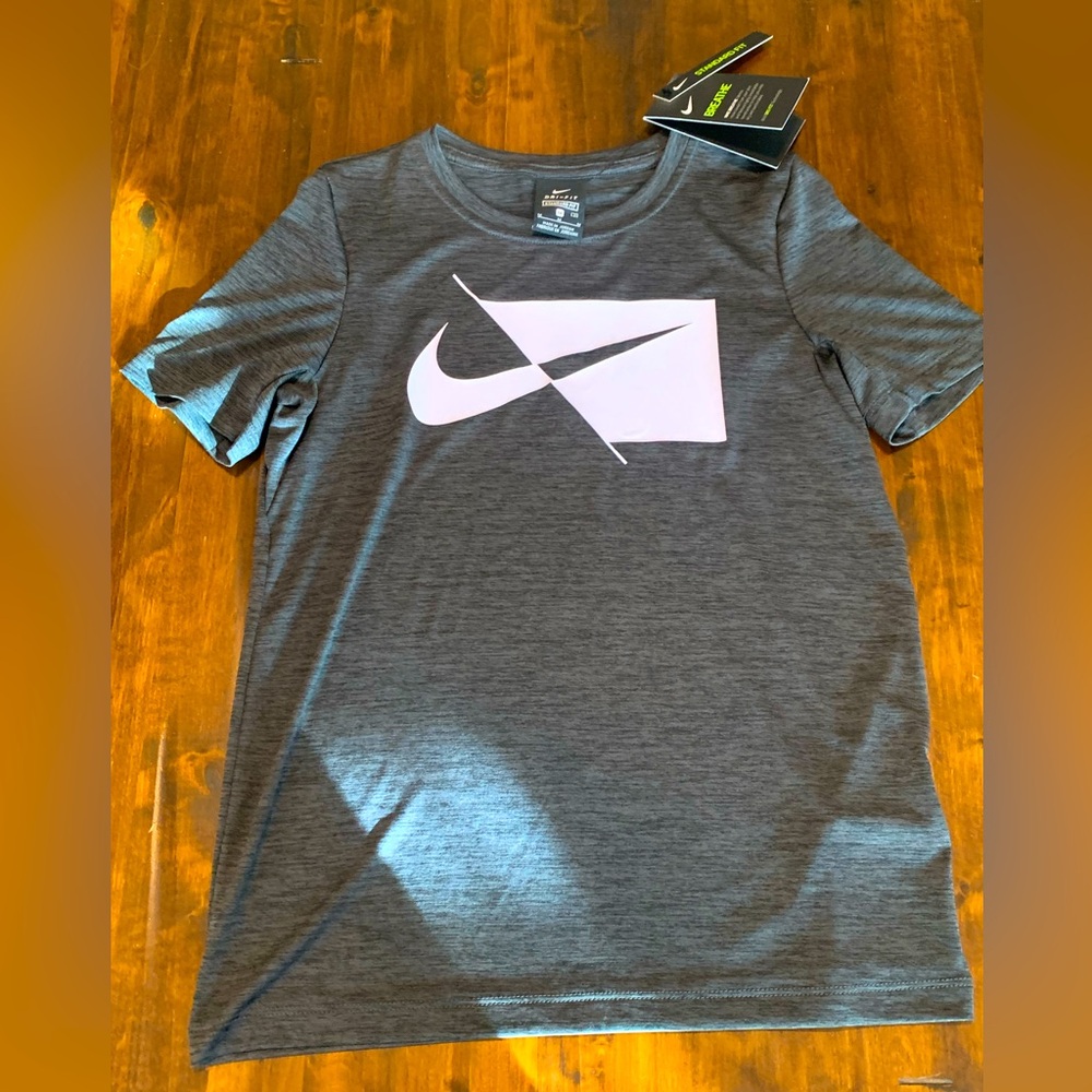 ✔️Nike Dri Fit Tee Size (M) NWT✨